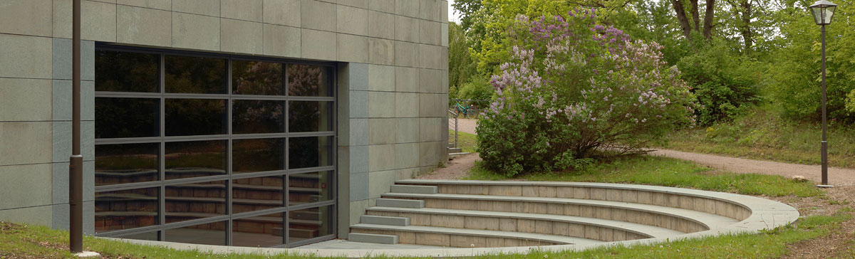 Waldbühne als Konzertsaalerweiterung an der Schulnordseite